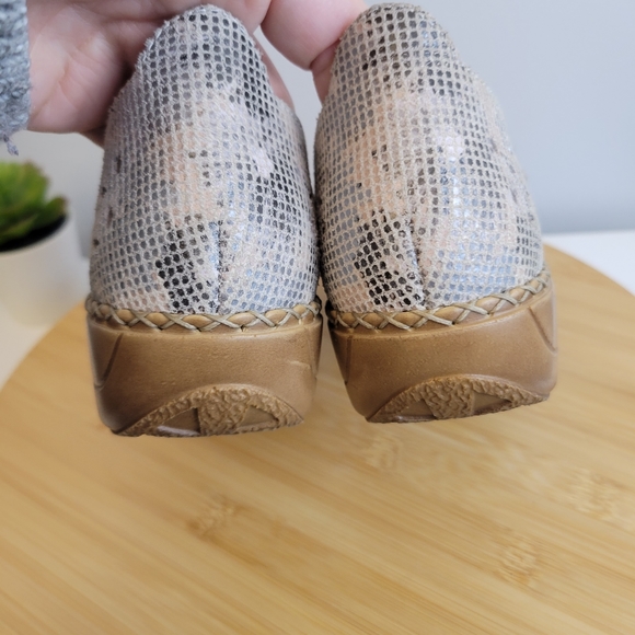 RIEKER Doris anitstress metallic leather perforated square toe Mary Jane shoes - Picture 5 of 16